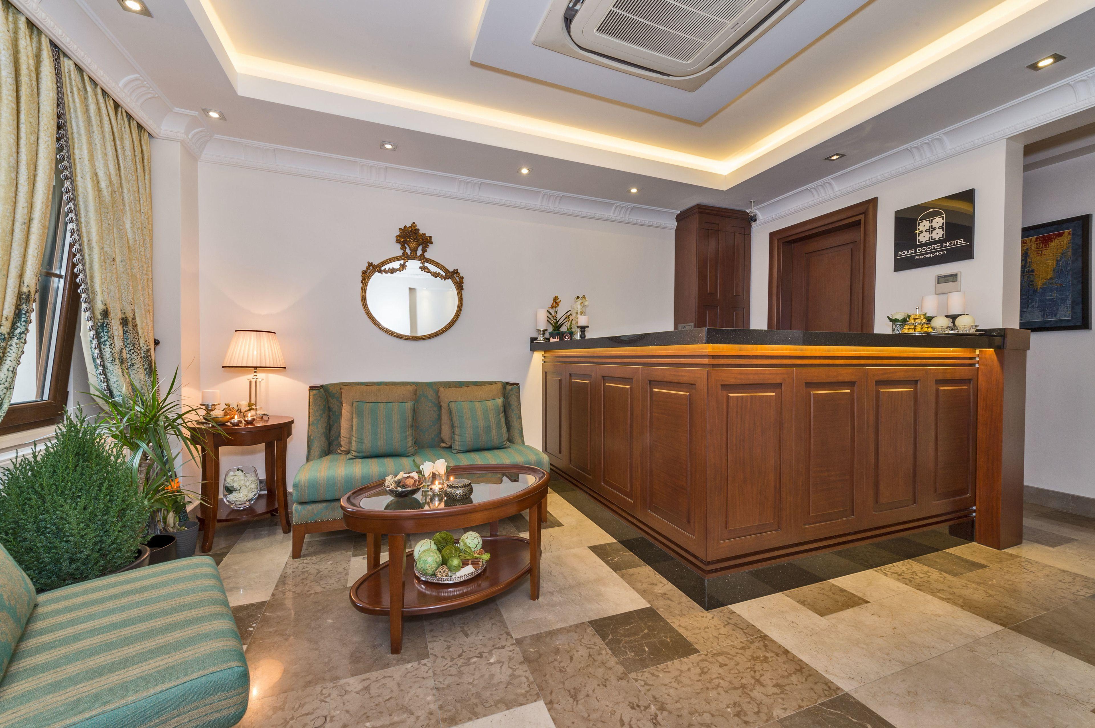 Four Doors Hotel — Photos 1